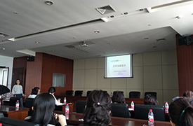 公司工会组织女职工参加女性生理健康知识讲座