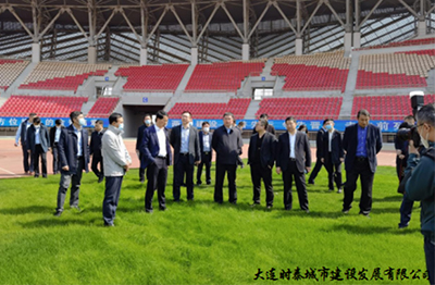 为承办好足球相关赛事 大连普湾体育场、大连市青少年足球训练基地 积极进行升级改造工作